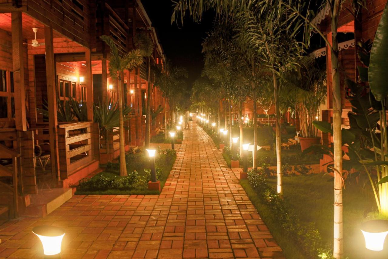Grand Vatika Resort Arambol Luaran gambar