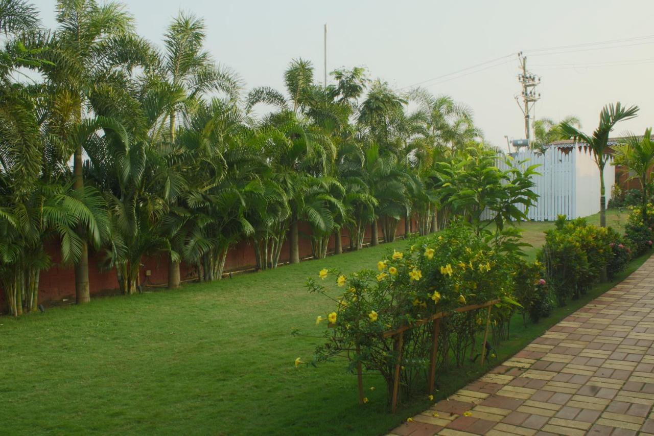 Grand Vatika Resort Arambol Luaran gambar