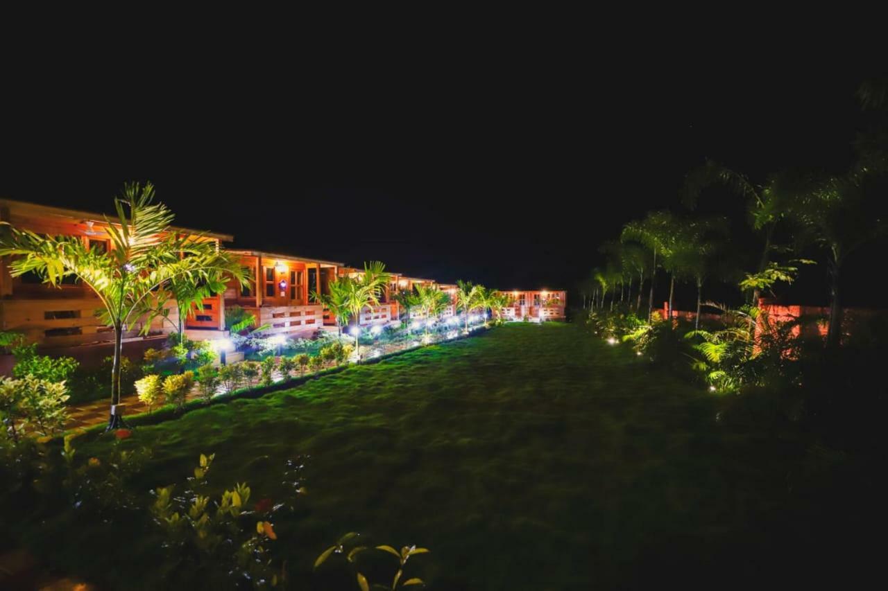 Grand Vatika Resort Arambol Luaran gambar